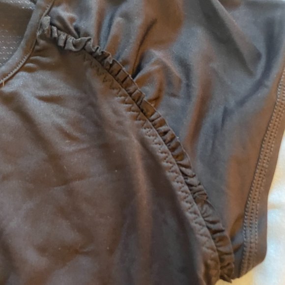 Vimmia Ruffle Black Workout Top - Picture 3 of 8